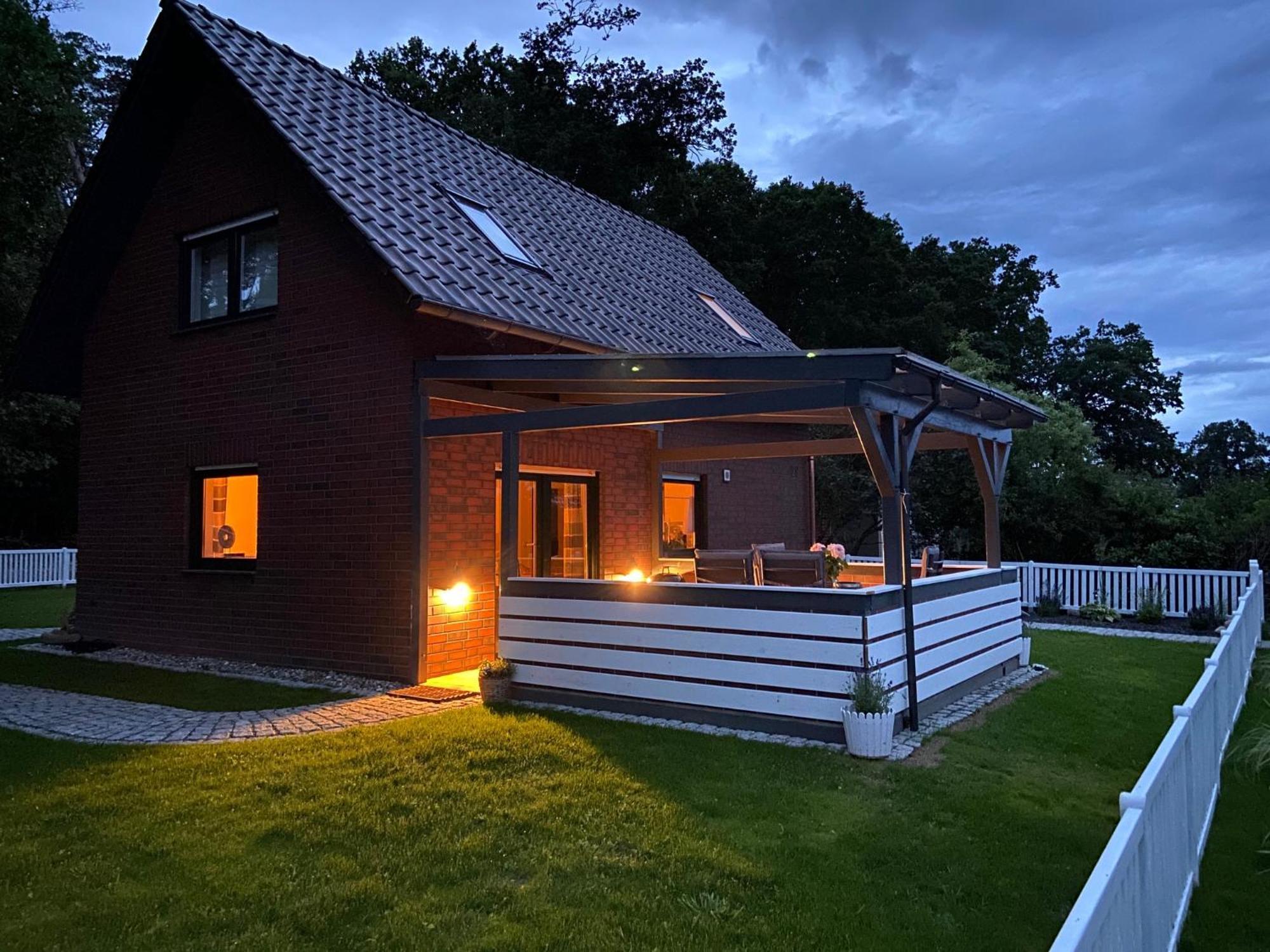 Strandhaus Mathea - Ruhige Lage Direkt Am Fleesensee - Parkplatz, Kamin, Sauna - Familienfreundlich Unter Göhren Extérieur photo